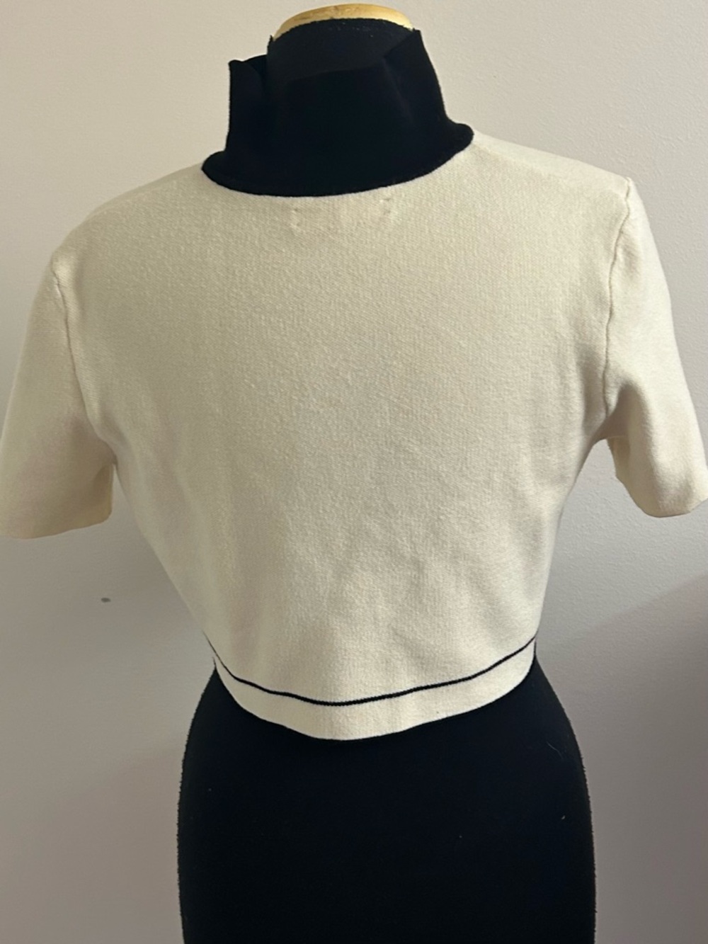 Oak & Fort Cropped Short Sleeved Cream Cardigan with Black Trim  Size S - Picture 4 of 15